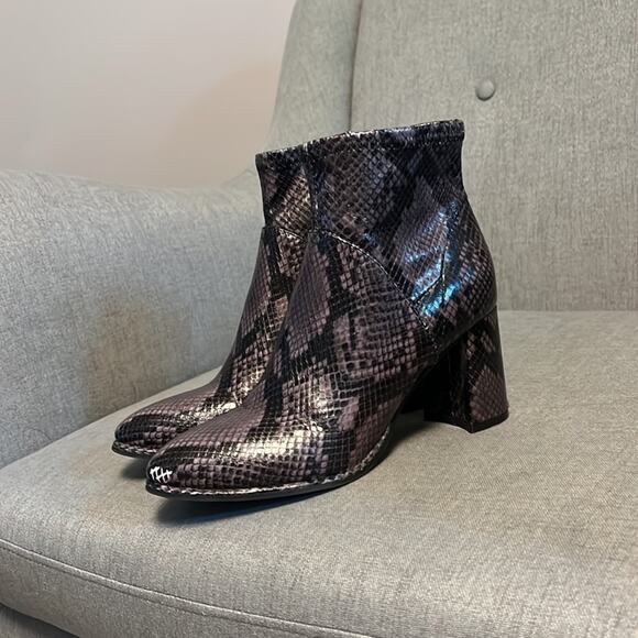 Marc Fisher Dyvine grey snake heeled bootie size 7 - Picture 2 of 9
